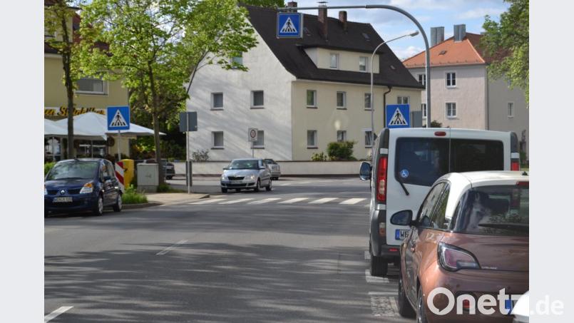 Dieser Fußgänger-Überweg wird seltener genutzt als früher und könnte knapp 100 Meter stadteinwärts versetzt werden. Außerdem ist er, aus Richtung Postkeller kommend, schlecht einsehbar. Bild: hcz