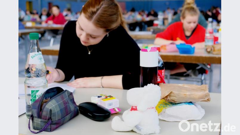 Ein Glücksbringer und eine Zwischenmahlzeit für die fünfstündige Deutschprüfung müssen sein. Bild: do