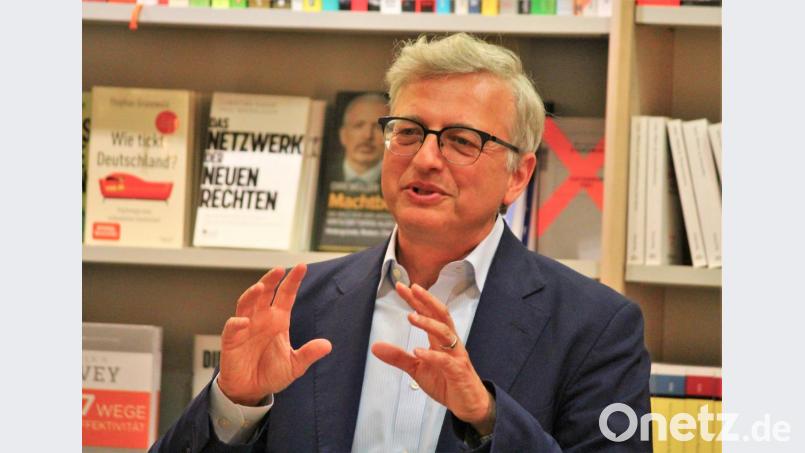 Der Historiker Michael Brenner stellte in der Thalia-Buchhandlung Weiden seines neues Werk vor Bild: stg