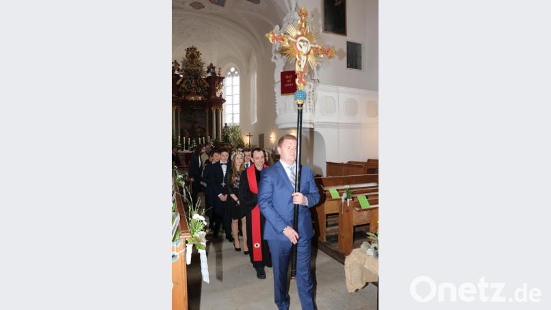 Feierlicher Auszug aus der Kirche. Bild: rpp