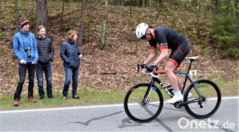 Hoch aus dem Sattel und bergan vollen Schub. Florian Arnold wurde Stadtmeister Bild: fz