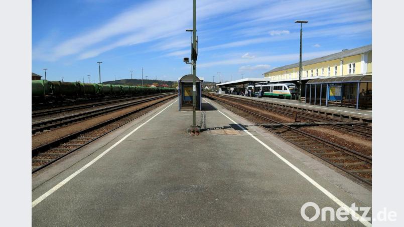 Auf der Bahnstrecke zwischen Schwandorf und Regensburg gibt es eine Störung. In beide Richtungen fährt kein Zug. Bild: Gerhard Götz