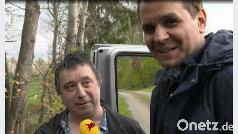 Auf einem Feldweg am Ritzerberg traf der Windischeschenbacher Josef Ellert (links) 2017 auf Stern-TV-Reporter Stefan Uhl. Anschließend war der Windischeschenbacher zu Gast im Studio. Bild: Lowak