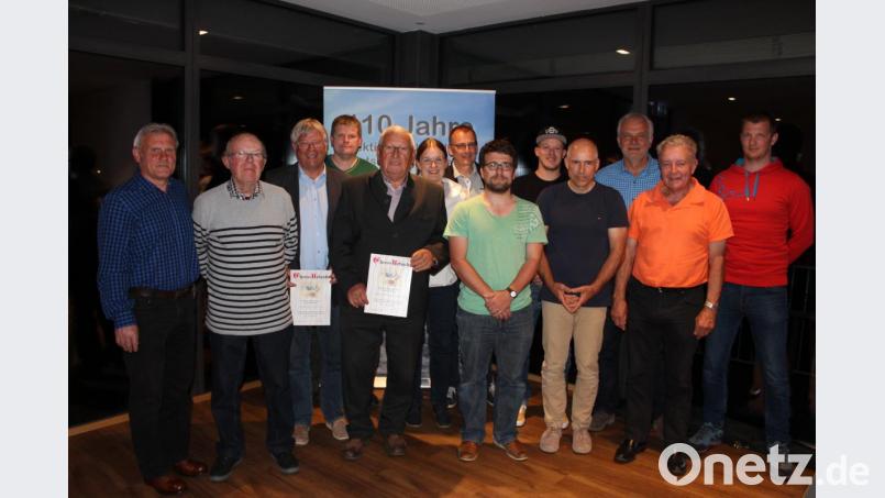 Gottfried Haas steht an der Spitze des Alpenvereins, Im Bild die Führungsmannschaft (von links): Werner Schmidt, Klaus Schneider, Konrad Zant, Andreas Stock, Horst Wagner, Anja Stock, Gottfried Haas, Christoph Schröck, Sebastian Schedl, Michael Schornbaum, Gustl Trißl, Heinz Stowasser, Florian Kinle. Bild: hä