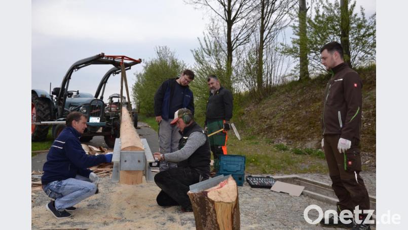 Die Führungsschiene musste für die Verankerung in die Senkrechte angebracht werden. Bild: gi
