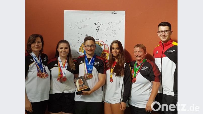 v.l.: Christine Lubig-Schmidt, Carina Schmidt, Maximilian Odia, Michelle und Monika Gosslau sowie Nicolas Werner. Bild: bkr