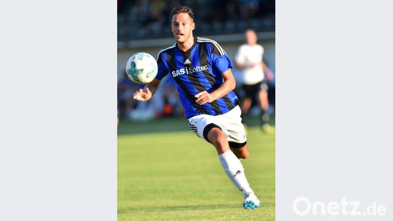 Benjamin Werner machte das Siegtor für die SpVgg SV Weiden in Regensburg und verschoss kurz vor Schluss noch einen Elfmeter. Bild: Alfred Schwarzmeier