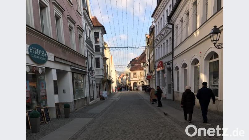 Der Vorsitzende der Interessengemeinschaft Altstadt in Amberg, Hermann Josef Seidl, hat immer wieder die leere Georgenstraße mit einer Kamera dokumentiert. Bild: exb
