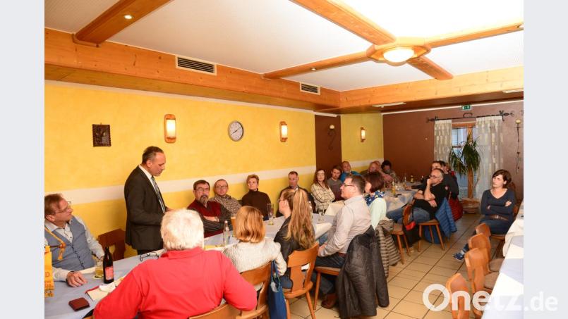 Ismail Ertug appelliert bei der SPD an die Zuhörer, bei der Europawahl am 26. Mai vom Wahlrecht Gebrauch zu machen, um damit einen Zeichen gegen Rechts zu setzen. Bild: bey