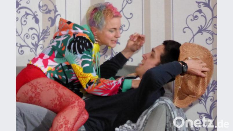 Britney (Anja Scharnagl) und Anton (Johannes Albrecht) als verliebtes junges Pärchen Bild: fsb