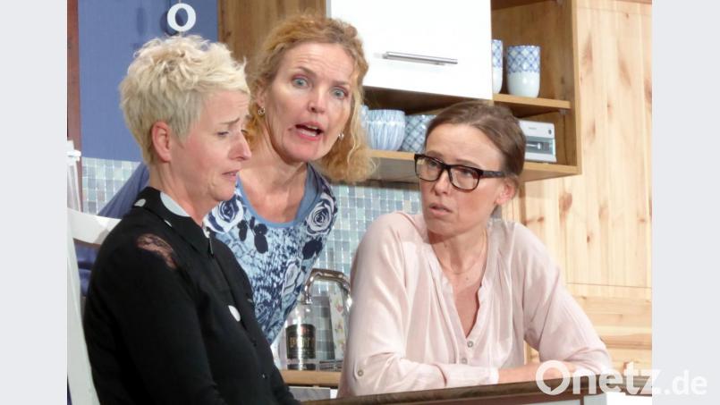 Was ist nur mit den Männern los? Annette Frischholz, Alexandra Bock und Marion Gatz (von links) sind verzweifelt. Bild: fsb