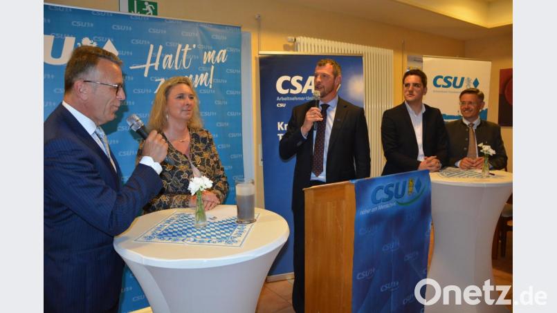 Teilnehmer der Podiumsdiskussion waren (von links) Bürgermeister Franz Stahl, Ministerin Kerstin Schreyer, Moderator Huberth Rosner, Christian Doleschal und MdL Tobias Reiß. Bild: jr