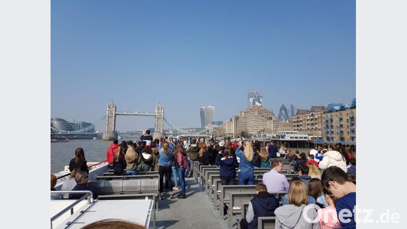Die Tower Bridge im Blick, waren die Schüler auf der Themse in London unterwegs. Bild: exb/Matthias Sitzmann/