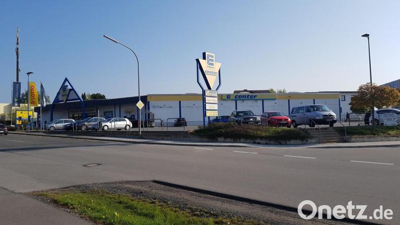 Der Edeka-Markt in Vohenstrauß geht ab 1. Juni von Marius Hempel an den Regiebereich der Edeka zurück. Alle Mitarbeiter behalten laut Edeka ihre Arbeitsplätze. Bild: ck