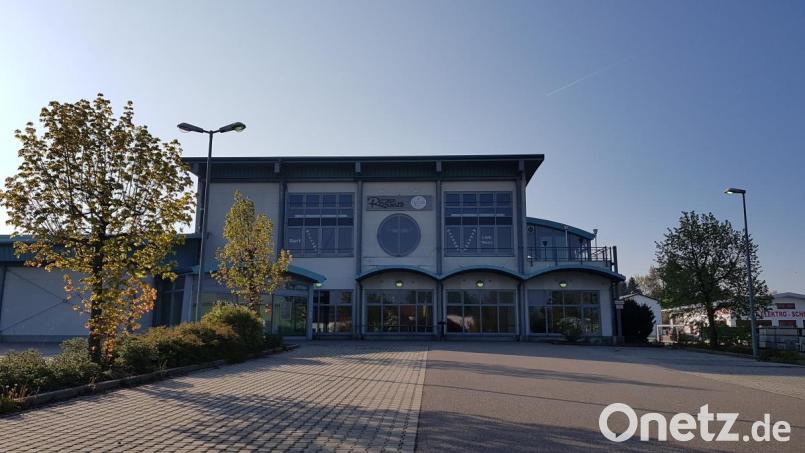 Einen Abriss des ehemaligen Comet könnte der Stadtrat laut Bürgermeister Andreas Wutzlhofer nicht verhindern. Den Neubau eines weiteren Edeka-Markts gleich nebenan jedoch schon. Bild: ck