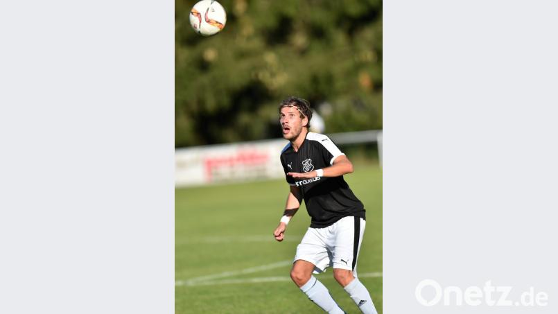 Der Einsatz von Bastian Dütsch ist im Heimspiel der SpVgg Schirmitz gegen den SV Hahnbach noch fraglich. Bild: A. Schwarzmeier