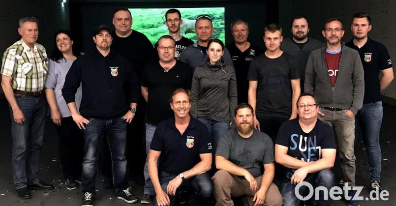 Die Ostmark-Schützen trainieren unter Wettbewerbsbedingungen im neuen Schießstand und ehren die Sieger für die guten Leistungen. Bild: R. Kreuzer