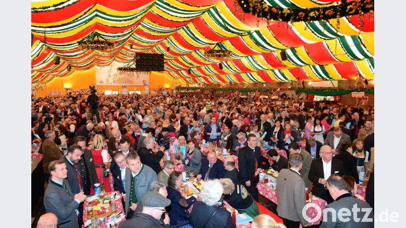 Beim „Gastro-Frühling“ in München setzen etwa 3000 versammelte Wirte und Hoteliers ein starkes Zeichen der Geschlossenheit. Bild: exb
