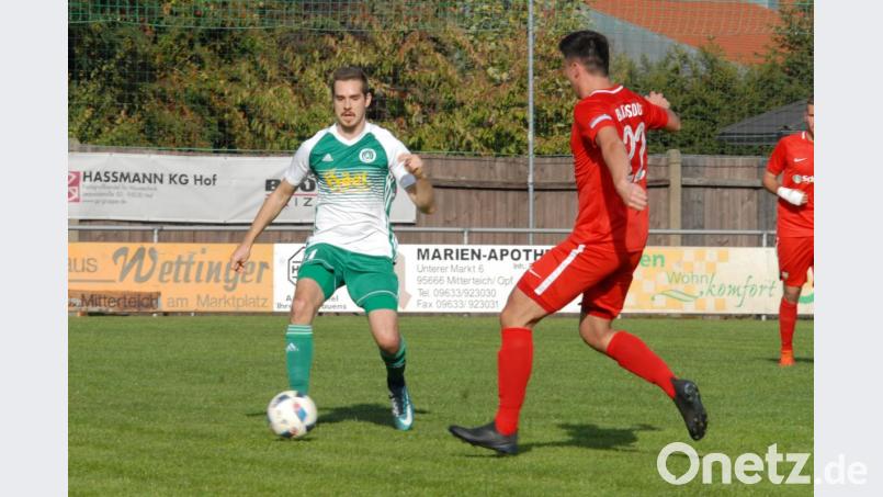 Für Marco Kießling (links, Szene aus dem Hinspiel gegen Baiersdorf) ist die Saison bereits beendet. Der Stürmer zog sich einen Muskelfaserriss zu. Bild: gb