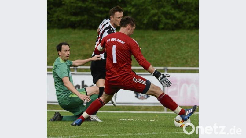 Christian Böl, Torwart des FC OVI-Teunz, musste vorige Woche bei der 0:2-Niederlage beim 1. FC Schwarzenfeld zweimal hinter sich greifen. In der Heimpartie am Sonntag gegen den TSV Detag Wernberg wird der Keeper sicher wieder einiges zu tun haben. Bild: ham