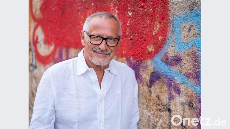 „In diesen gefährlichen Zeiten müssen Künstler zusammenhalten und Farbe bekennen“, sagt Konstantin Wecker. Sein Projekt „Weltenbrand“ ist seine Antwort darauf. Bild: Thomas Karsten