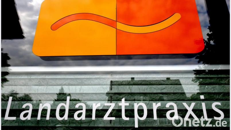 Eine Landarztpraxis zu betreiben, ist für viele junge Mediziner nicht attraktiv. Der Ärztemangel im ländlichen Raum verschärft sich. Bild: Holger Hollemann/dpa