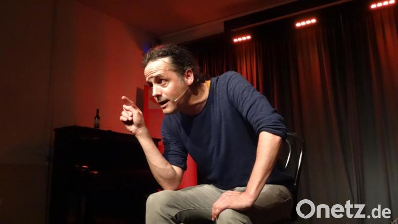 Ohne moralische Keule aber mit viel Humor schildert Philipp Weber die Trinkgewohnheiten und Auswüchse der heutigen Gesellschaft.