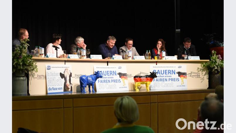 BDM Podiumsdiskussion Milchbauern und Gesellschaft - mit Europa in die Zukunft Bild: bgm