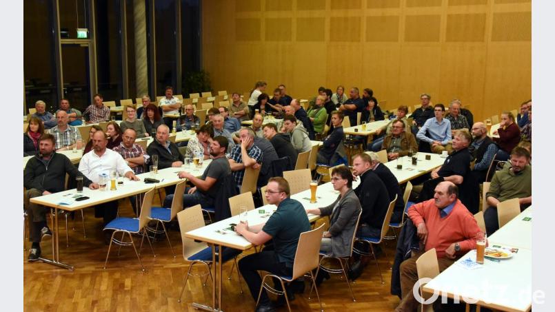 BDM Podiumsdiskussion Milchbauern und Gesellschaft - mit Europa in die Zukunft Bild: bgm