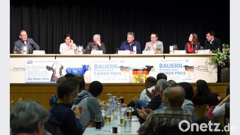 BDM Podiumsdiskussion Milchbauern und Gesellschaft - mit Europa in die Zukunft Bild: bgm