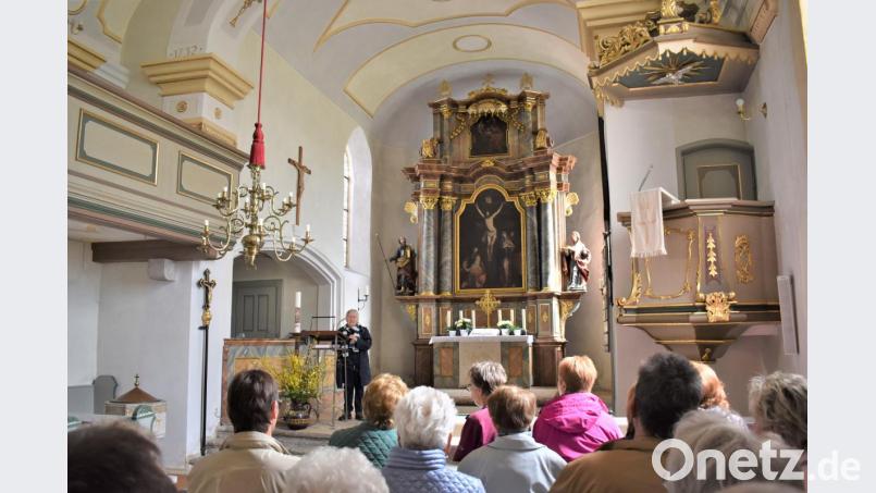 Auch die Leonardi-Kirche in Krummenaab wird besichtigt. Bild: rgr