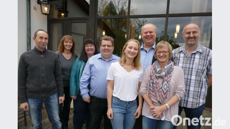 Landesvorsitzender Klaus Mrasek war bei der ÖDP zu Gast. Im Bild (von links) Gerald Schmid, Angela Frank, Kerstin Wallmeyer, Christian Wallmeyer (Kreisvorsitzender Neustadt-Weiden-Tirschenreuth und Bezirksvorsitzender der ÖDP Oberpfalz), Doro Kindl, Klaus Mrasek, Barbara Kindl und Wolfgang Kunz. Bild: exb