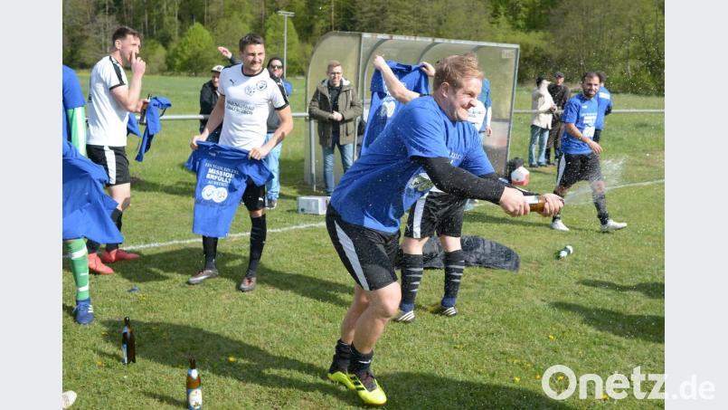 Upo feiert den Titel in der Kreisklasse Süd 2018/19 Bild: ref