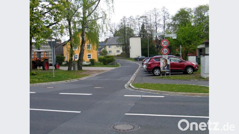 Der enge Mühlweg wird ab heute ausgebaut. Von der Staatsstraße 2177 her ist die Zufahrt zum Kindergarten bis September möglich. Bild: bkr