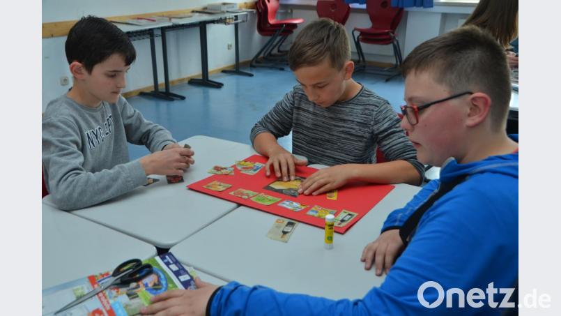 Plakate erstellen und nebenbei tschechische Grundbegriffe lernen - auch das war beim Tag der offenen Tür in der Realschule möglich. Bild: dob