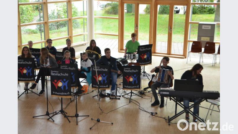 Schwungvoll ging es bei der Schulband in der Realschule zu. Bild: dob
