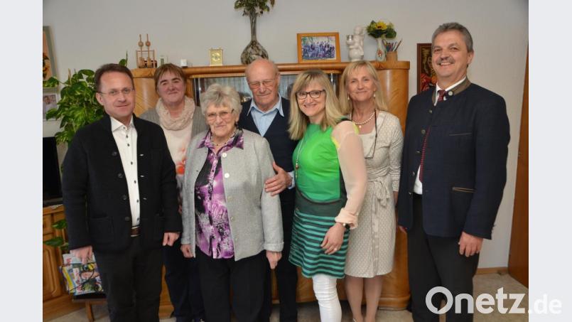 Anneliese Eger (Dritte von links) feierte am Donnerstag ihren 80. Geburtstag. Am Sonntag kommt die Großfamilie ihr zu Ehren zusammen. Doch in wenigen Tagen steht schon das nächste Großereignis im Hause Eger an. Bild: dob