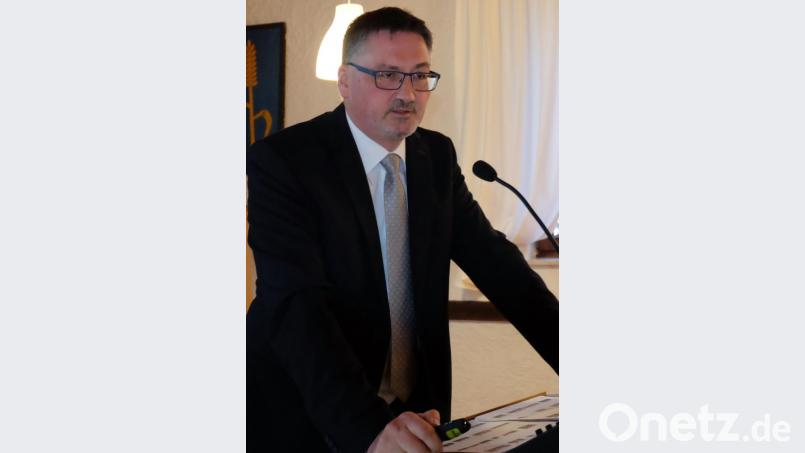 Die Gemeinde Stulln investiert im Jahr 2019 vor allem in zwei Vorhaben, informierte Bürgermeister Hans Prechtl bei der Bürgerversammlung. Bild: ohr