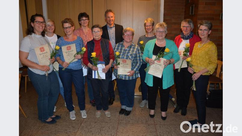 Seit Jahrzehnten aktiv sind diese Übungsleiter für den TSV. Geehrt wurden (von links) Iris Zeitler, Jessica Sommer, Sandra Hollmann, Uta Habedank, Anni Fuhland, Mark Freitag, Beate Hilpert, Regina Schraml, Ingrid Köstler, Frieda Vogelhuber und Vorsitzende Doris Reiß. Bild: jr