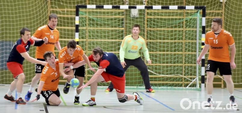 HG im TV 1861 Amberg - FC Neunburg v.W. 31:29 (15:12)

2. Relegeationsspiel zum Aufstieg in die Bezirksoberliga

Saison: 2018/19

Die junge Amberger Mannschaft (in Orange) kämpfte um jeden Meter Boden in der GMG-Halle Bild: Ziegler