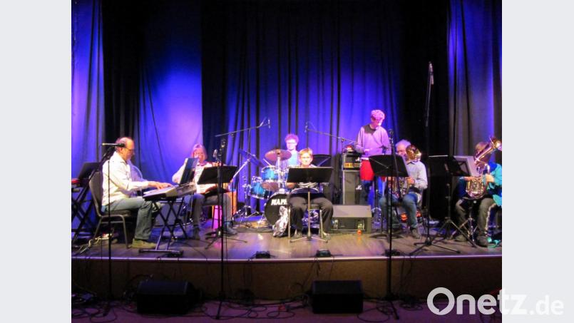 Der personifizierte Sonnenschein jedes SMS-Bandkonzerts: Das integrative Ensemble Querbeet. Bild: aks