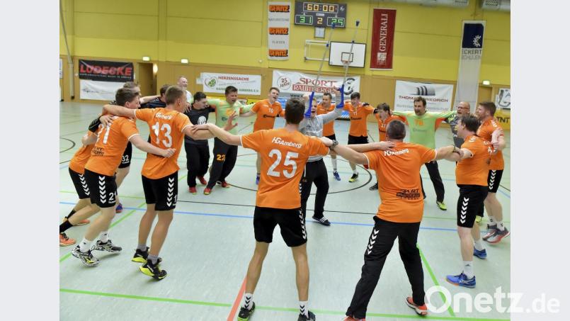 HG im TV 1861 Amberg - FC Neunburg v.W. 31:29 (15:12)

2. Relegeationsspiel zum Aufstieg in die Bezirksoberliga

Saison: 2018/19

Aufstiegsreigen der Spieler der HG Amberg nach dem Schlußpfiff Bild: Ziegler