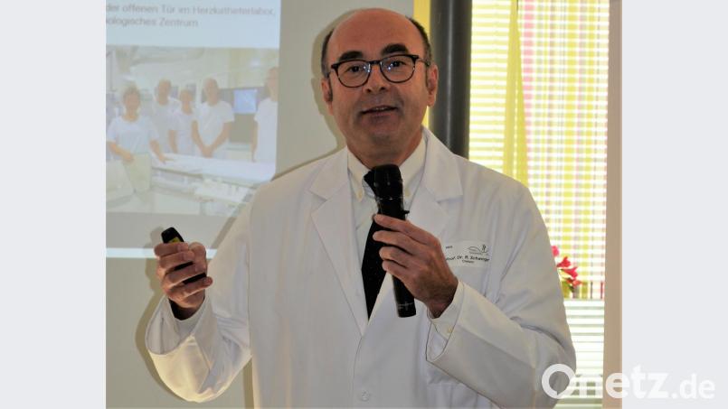 Chefarzt Prof. Robert H.G. Schwinger eröffnet den Herztag. Bild: fz