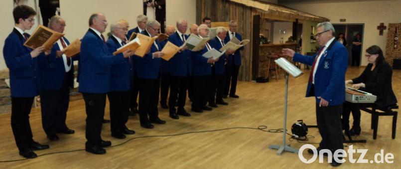 Der Männergesangsverein 1879 Bodenwöhr bekam viel Beifall für seinen Auftritt im Restaurant Miesberg. Bild: ksi