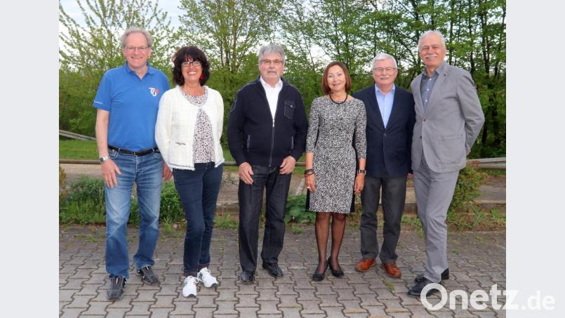 Die Neuwahlen bringen keine Überraschung. Ohne Personalwechsel wird der alte Vorstand bestätigt. Bild: mfh