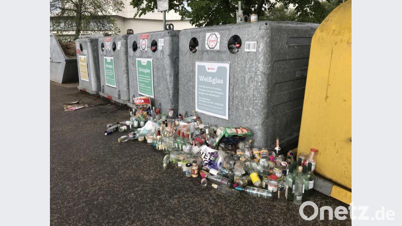 So sah es am Mittwoch bei den Altglas-Containern am Finanzamt aus. Bild: Petra Hartl