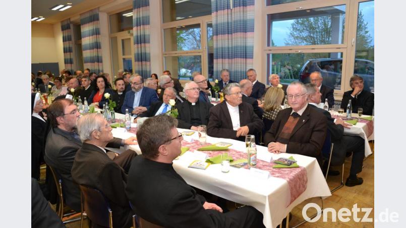Unter den Ehrengästen waren auch viele Geistliche. Bild: ll