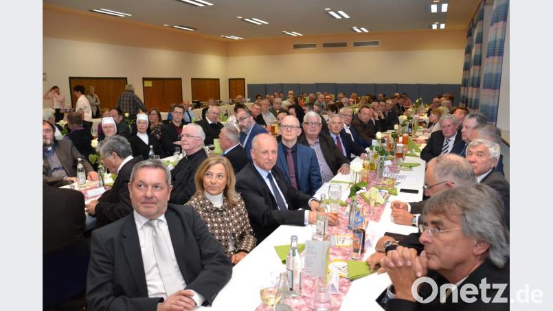 Blick in die Reihen der Ehrengäste. Bild: ll