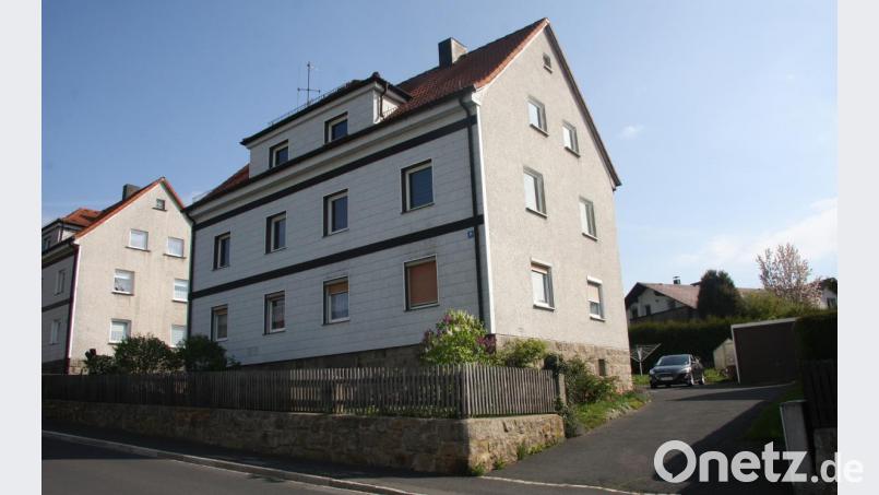 Die Pläne für die Sanierung des gemeindeeigenen Mietshauses Marienstraße 36 liegen vor. Wann die (ab links) angrenzenden Häuser umgestaltet werden, ist noch offen. Bild: wro