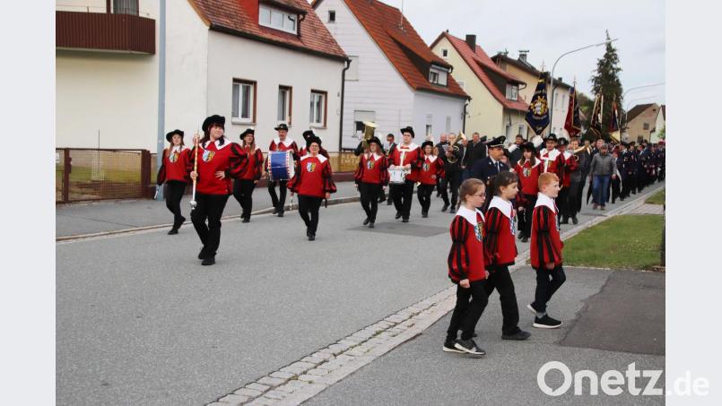 Der Zug zum Feuerwehrhaus Bild: jma